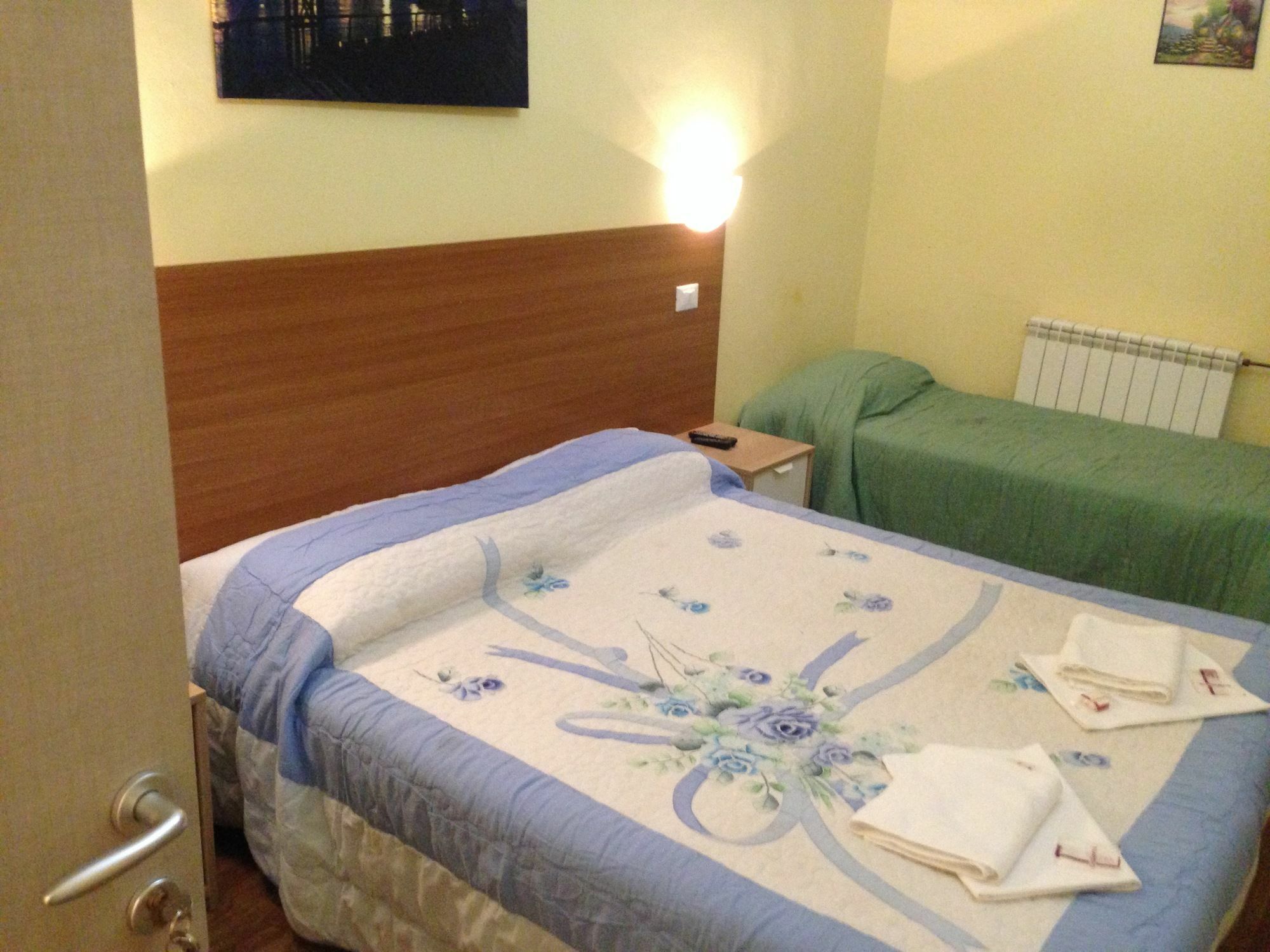 Dixi Bird Guesthouse Рим Екстериор снимка