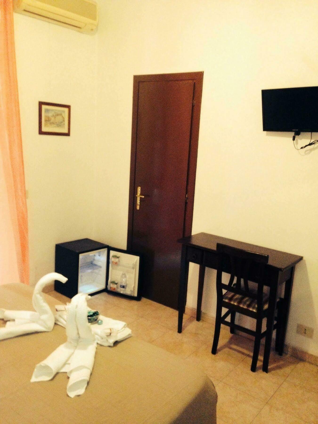 Dixi Bird Guesthouse Рим Екстериор снимка